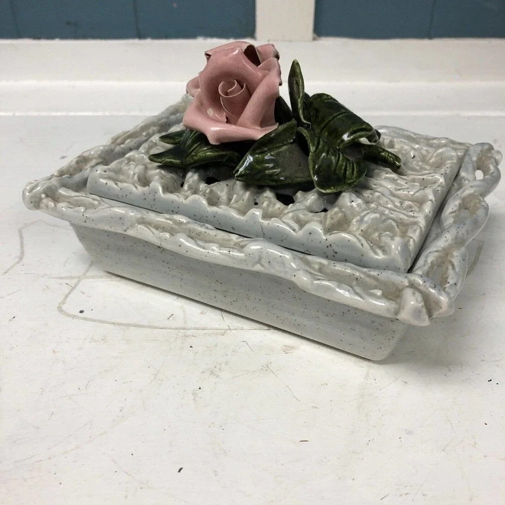 Vtg‎ 1951 Frazier California Pottery Briar Weave Trinket Box W/ Roses 6” X 5”